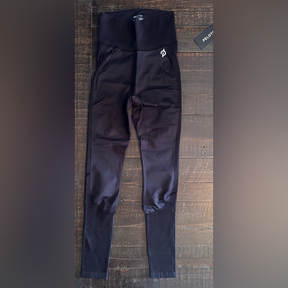 NWT Peloton Seamless High Rise Leggings in BlacK. XS/S and M/L ARE AVAILABLE - Picture 4 of 7